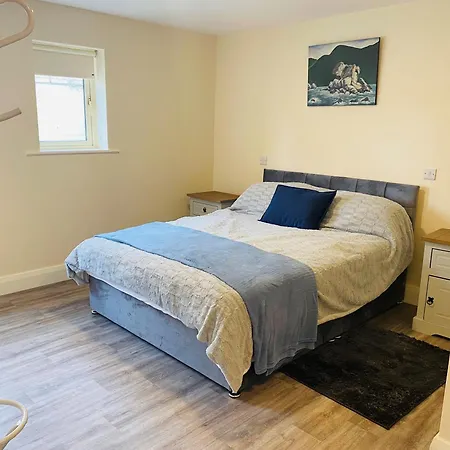 Brand New 2 Bedroom Overlooking Bay Estuary *