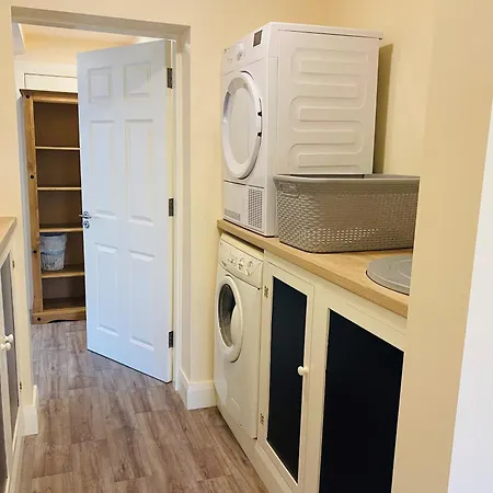 Brand New 2 Bedroom Overlooking Bay Estuary *