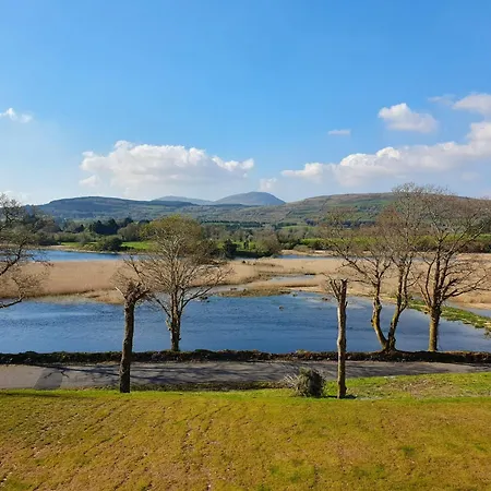 Brand New 2 Bedroom Overlooking Bay Estuary *