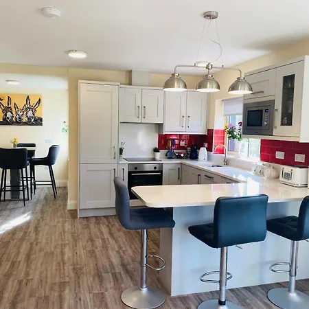 Brand New 2 Bedroom Overlooking Bay Estuary