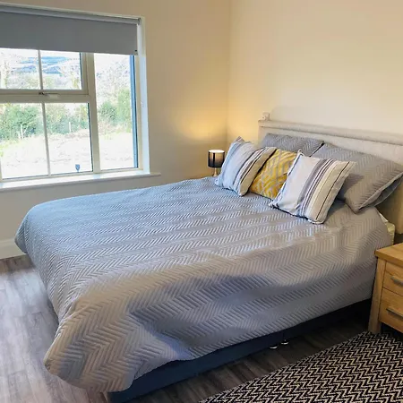 Brand New 2 Bedroom Overlooking Bay Estuary Hébergement de vacances