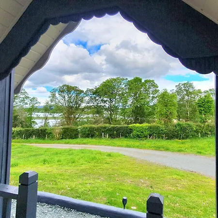 Brand New 2 Bedroom Overlooking Bay Estuary *