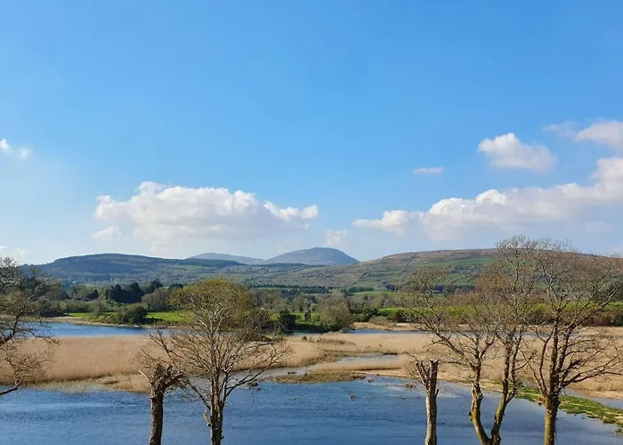 Brand New 2 Bedroom Overlooking Bay Estuary *