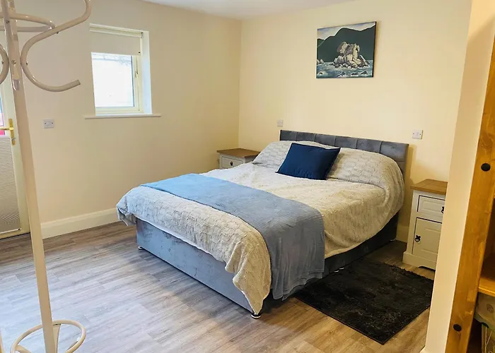 Brand New 2 Bedroom Overlooking Bay Estuary *