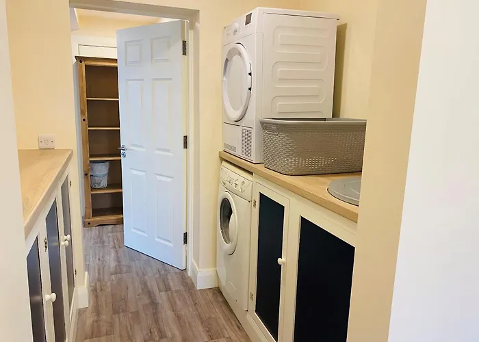 Brand New 2 Bedroom Overlooking Bay Estuary *