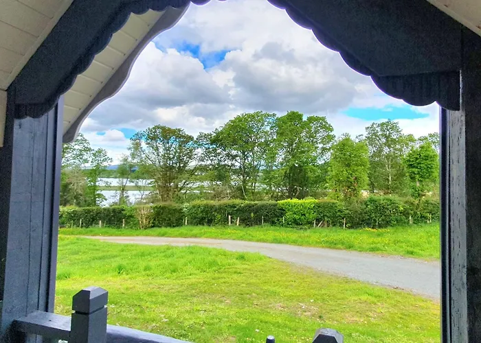 Brand New 2 Bedroom Overlooking Bay Estuary *